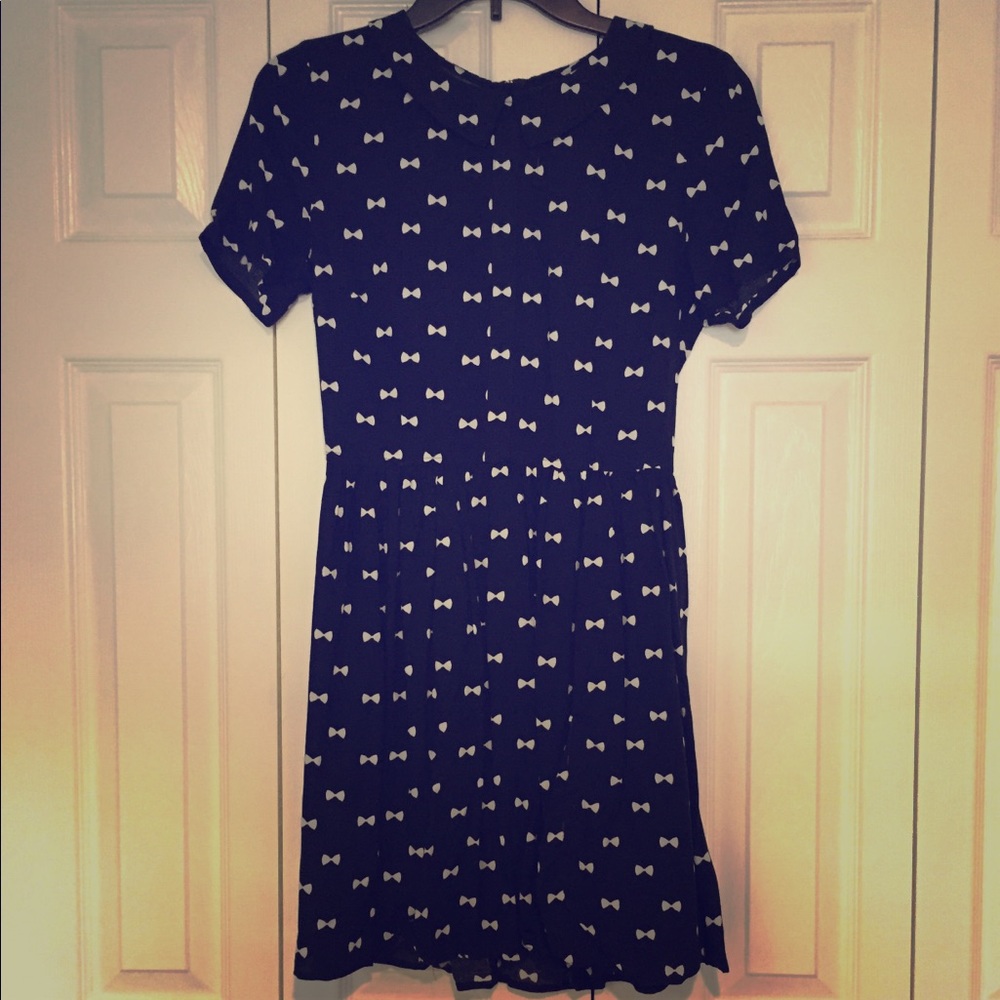 Peter Pan collar black dress